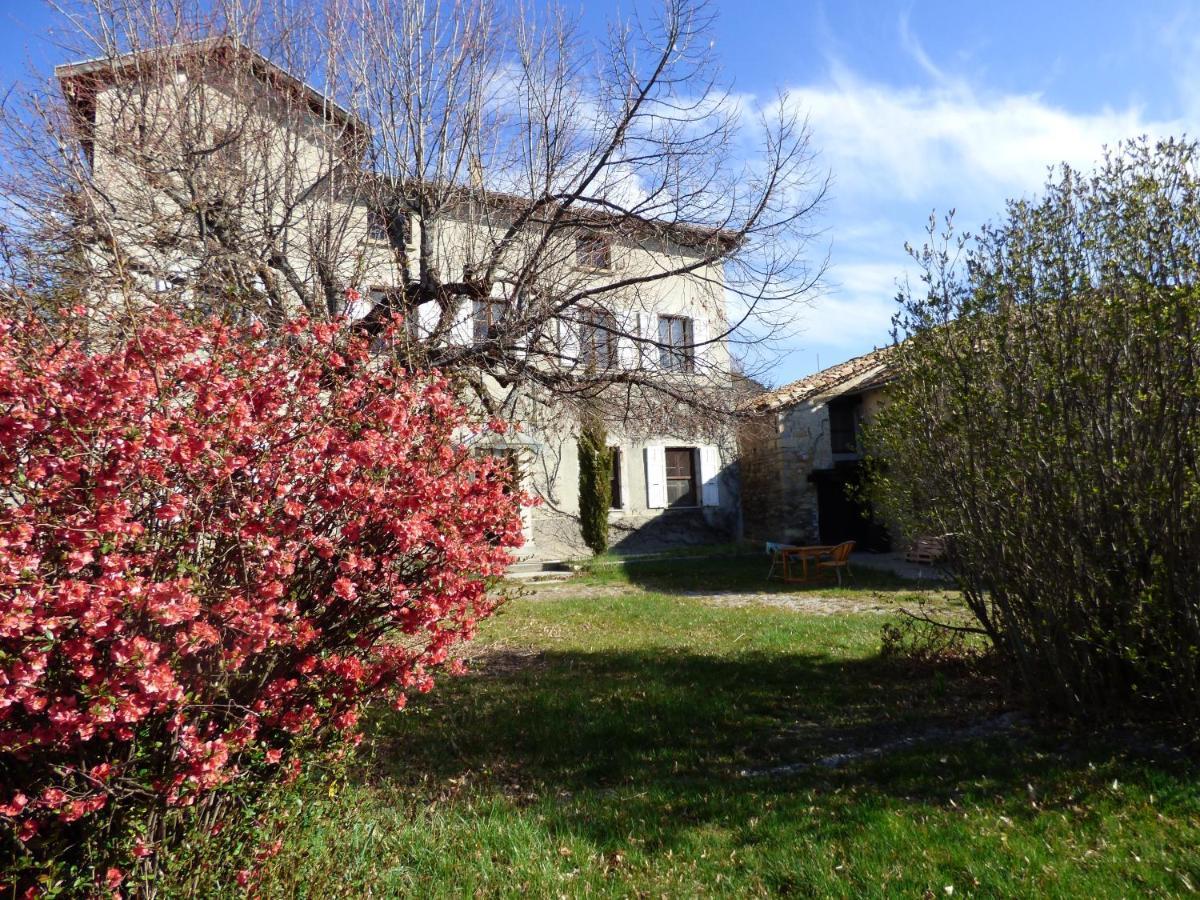 Le Relais Des Baronnies Hotell Montjay  Exteriör bild