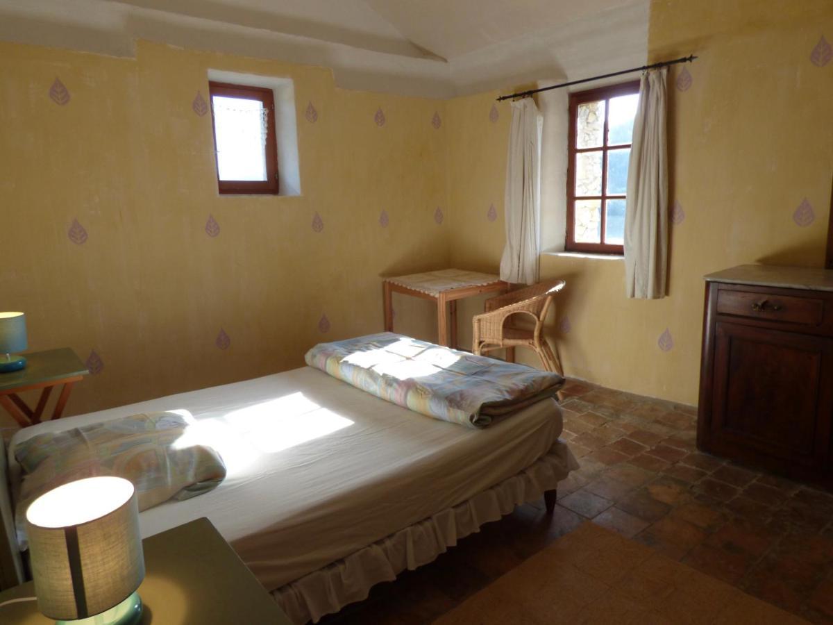 Le Relais Des Baronnies Hotell Montjay  Exteriör bild