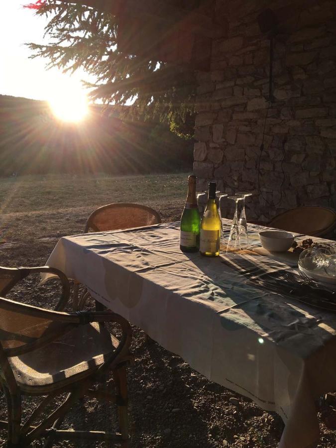 Le Relais Des Baronnies Hotell Montjay  Exteriör bild