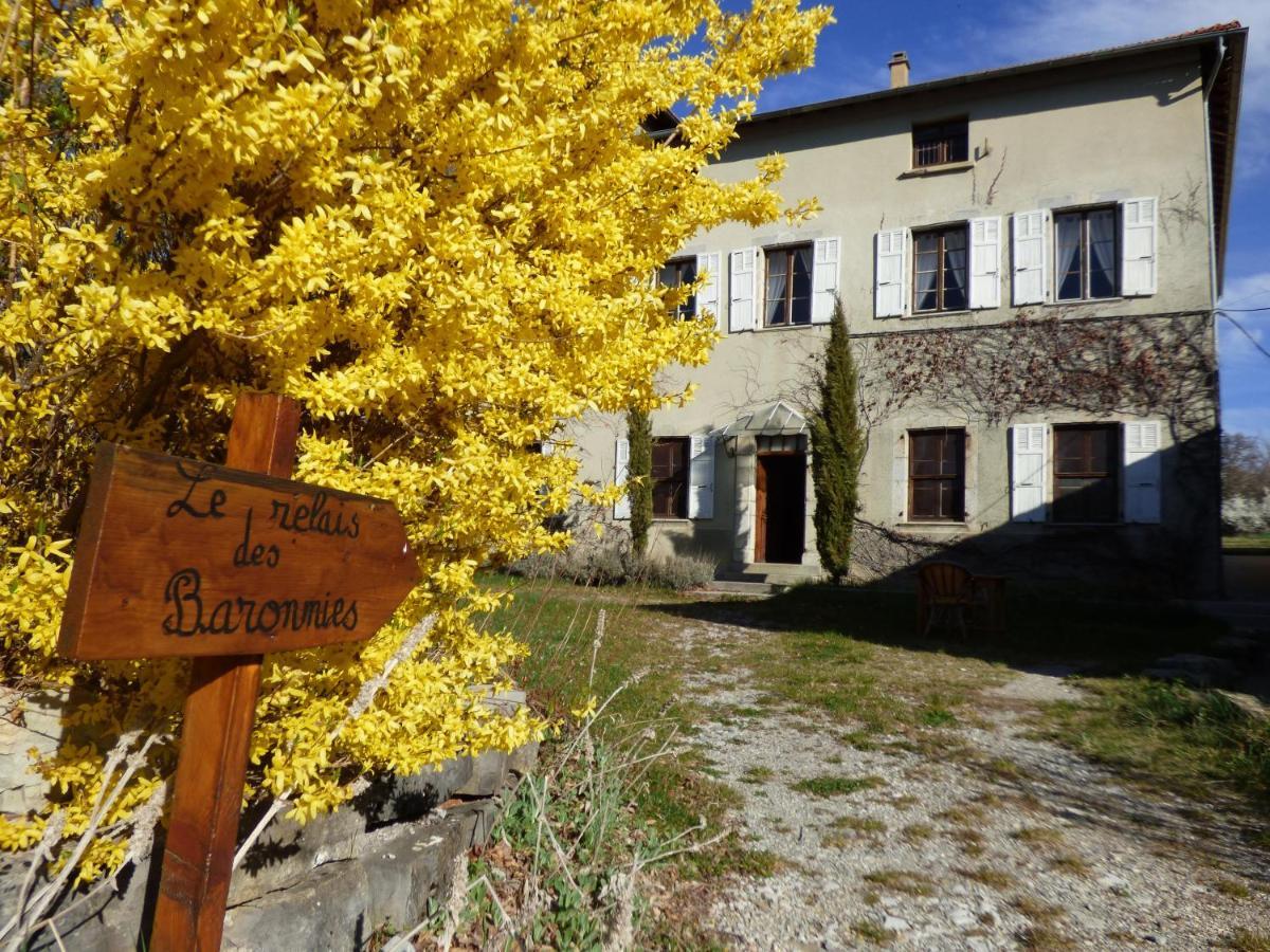 Le Relais Des Baronnies Hotell Montjay  Exteriör bild